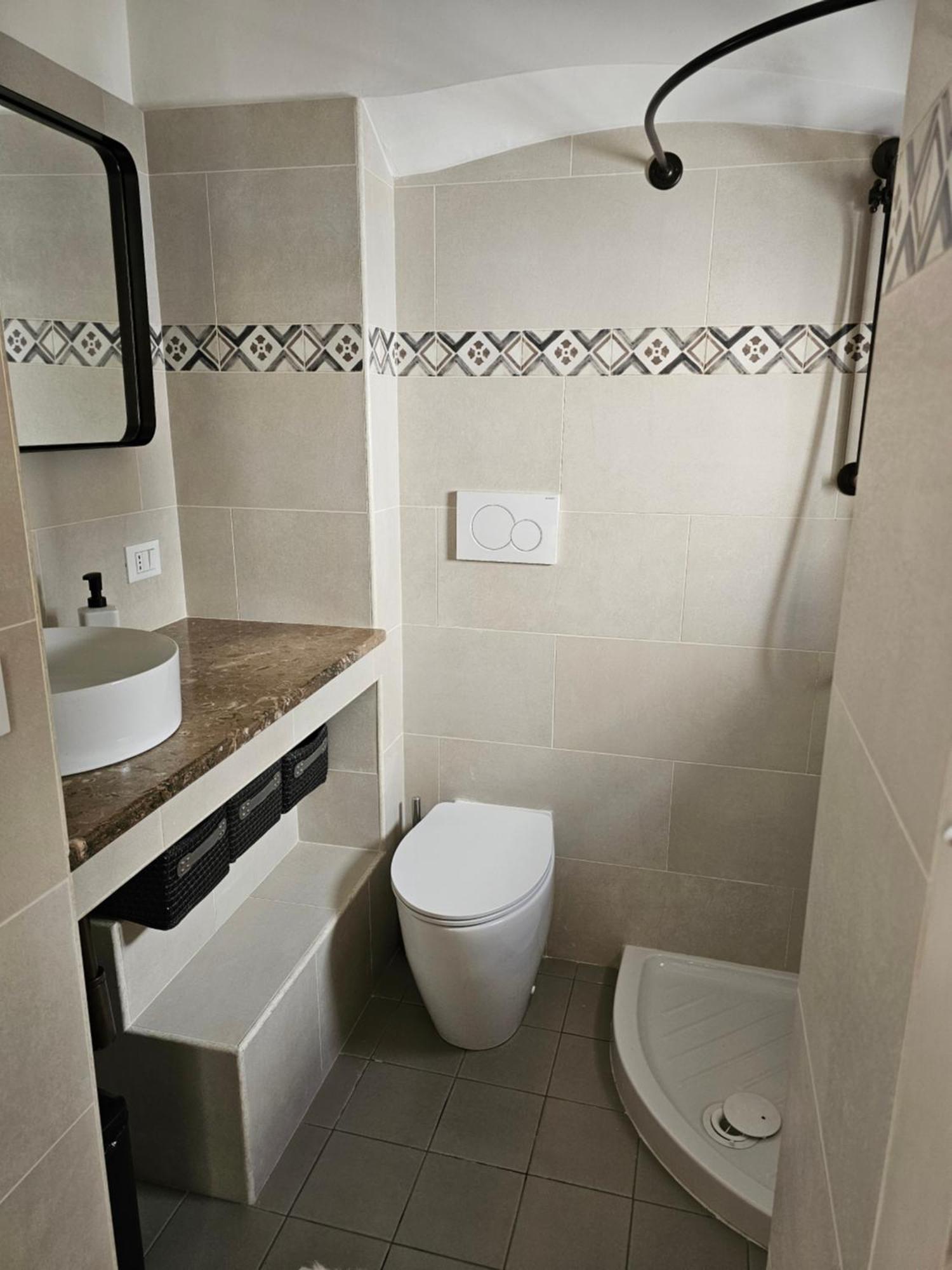 Casa Josephina - Three Level Stone Home With Balcony, 2 Roof Terraces & Sea Views Ostuni Room photo