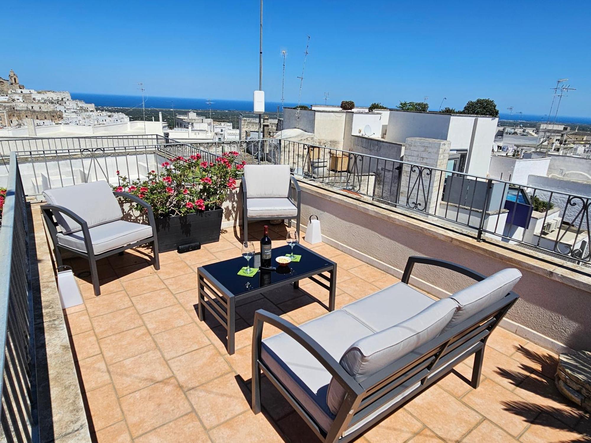 Casa Josephina - Three Level Stone Home With Balcony, 2 Roof Terraces & Sea Views Ostuni Room photo